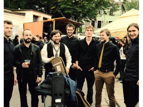 The Shouting Men feat. LK International Band (D)