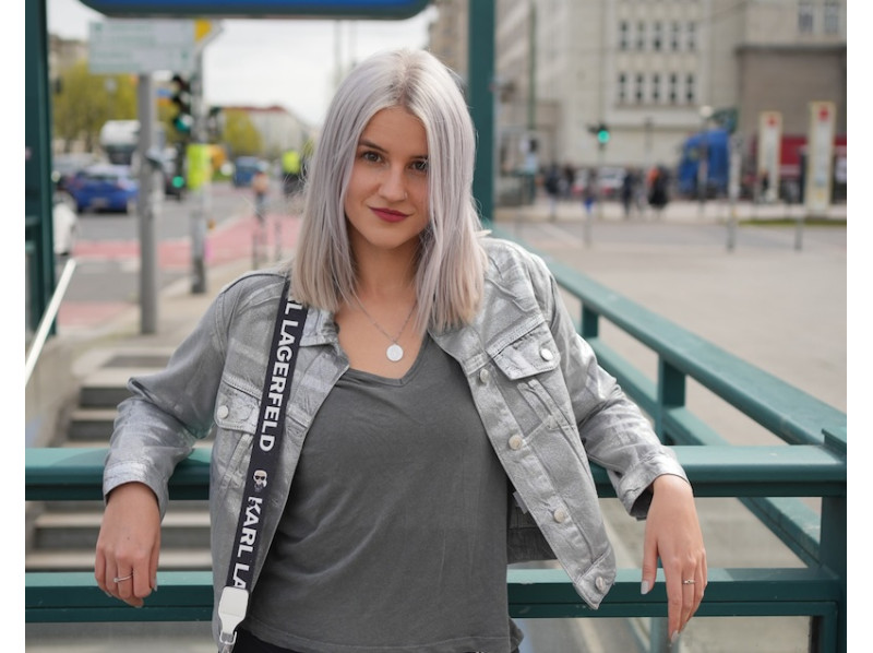 Julia Brandner "Calm your tits"