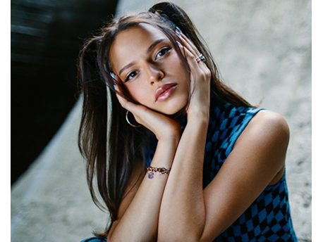 Nina Chuba (D)