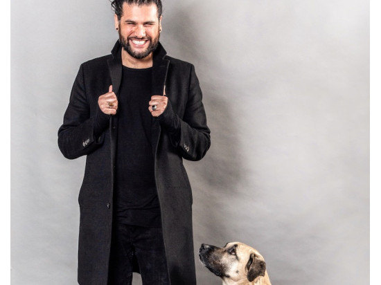 Masih Samin "Sei höflich zu deinem Hund"